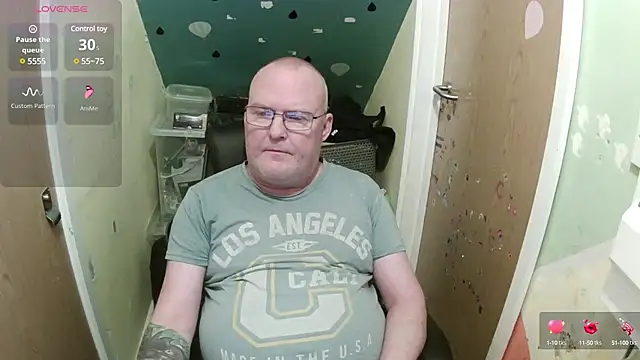 Snapshot of FriendlyDave chatting on 02-16-25, 06:32 FriendlyDave online show from 02-16-25, 06:32