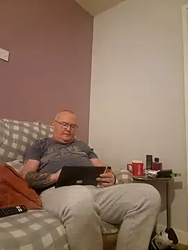 Snapshot of FriendlyDave chatting on 02-16-25, 10:54 FriendlyDave online show from 02-16-25, 10:54