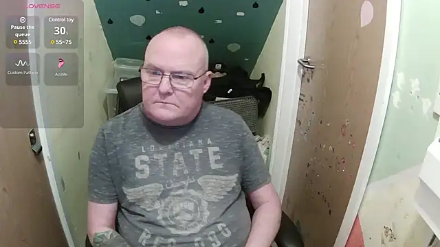 Snapshot of FriendlyDave chatting on 02-17-25, 02:26 FriendlyDave online show from 02-17-25, 02:26