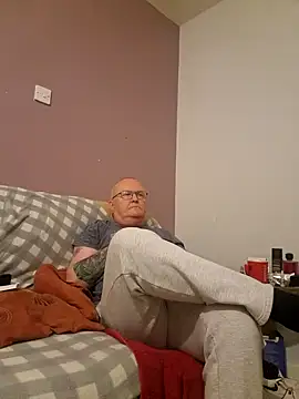 Snapshot of FriendlyDave chatting on 02-17-25, 09:41 FriendlyDave online show from 02-17-25, 09:41