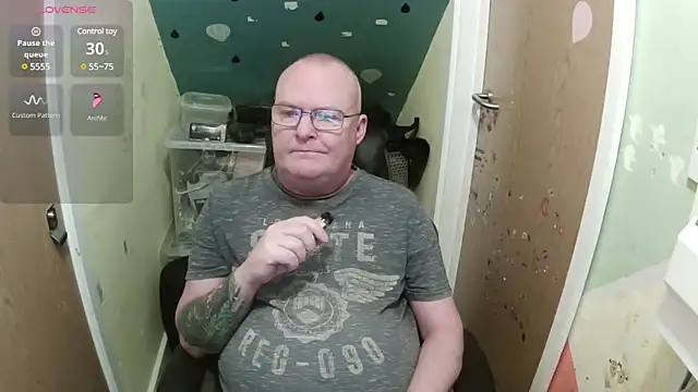 Snapshot of FriendlyDave chatting on 02-18-25, 08:16 FriendlyDave online show from 02-18-25, 08:16