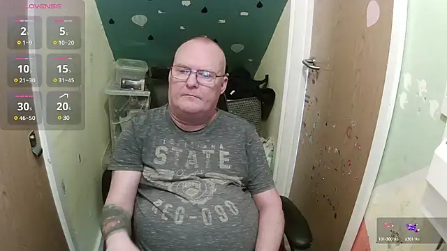 Snapshot of FriendlyDave chatting on 02-18-25, 11:33 FriendlyDave online show from 02-18-25, 11:33