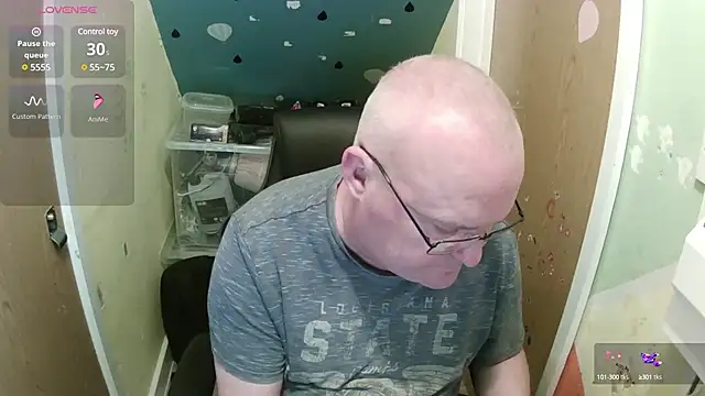 Snapshot of FriendlyDave chatting on 02-18-25, 02:38 FriendlyDave online show from 02-18-25, 02:38