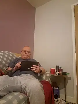 Snapshot of FriendlyDave chatting on 02-18-25, 09:53 FriendlyDave online show from 02-18-25, 09:53