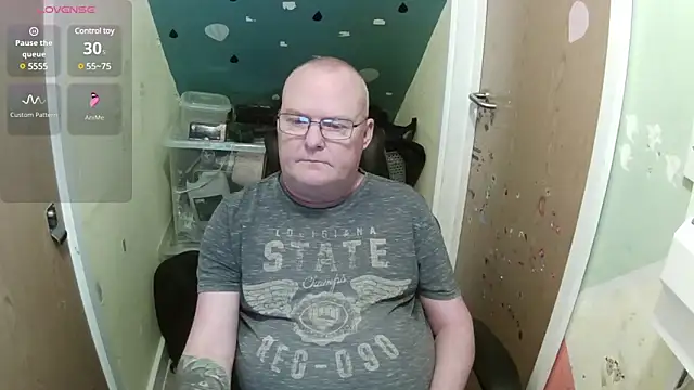 Snapshot of FriendlyDave chatting on 02-19-25, 09:17 FriendlyDave online show from 02-19-25, 09:17