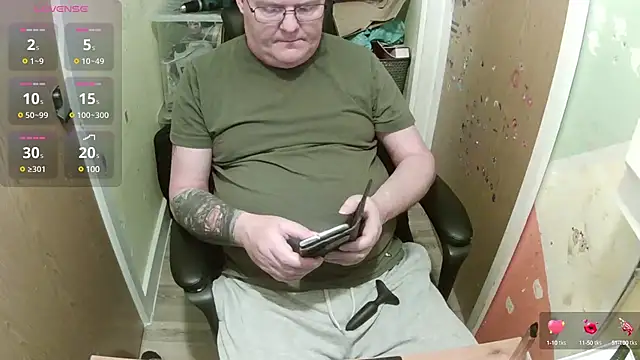 Snapshot of FriendlyDave chatting on 02-24-25, 09:32 FriendlyDave online show from 02-24-25, 09:32