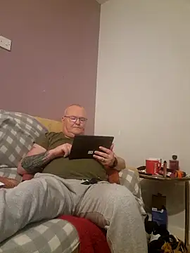 Snapshot of FriendlyDave chatting on 02-26-25, 05:09 FriendlyDave online show from 02-26-25, 05:09