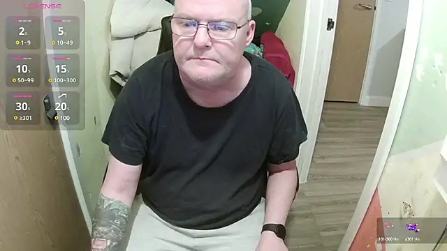 Snapshot of FriendlyDave chatting on 03-03-25, 07:06 FriendlyDave online show from 03-03-25, 07:06