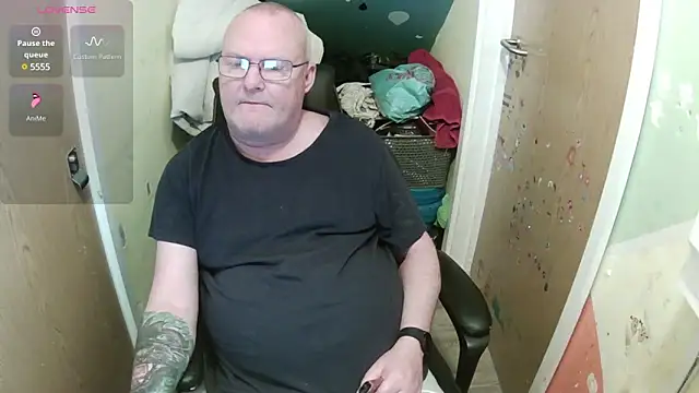 Snapshot of FriendlyDave chatting on 03-04-25, 01:17 FriendlyDave online show from 03-04-25, 01:17