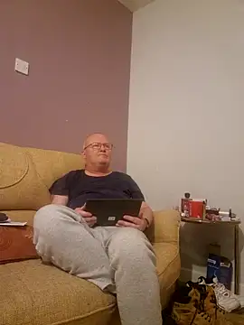 Snapshot of FriendlyDave chatting on 03-04-25, 10:05 FriendlyDave online show from 03-04-25, 10:05