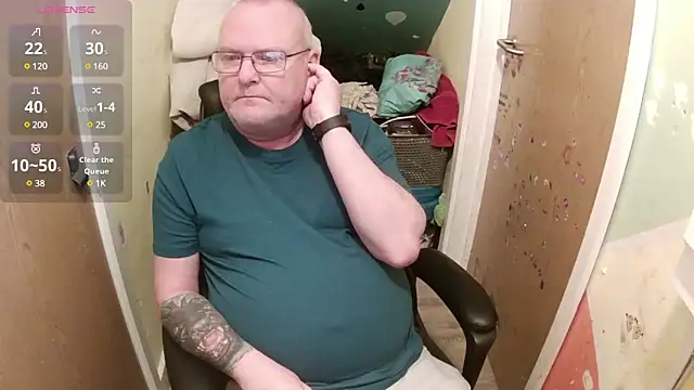 Snapshot of FriendlyDave chatting on 03-05-25, 10:11 FriendlyDave online show from 03-05-25, 10:11