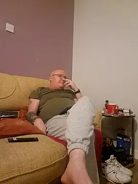 Snapshot of FriendlyDave chatting on 03-05-25, 09:15 FriendlyDave online show from 03-05-25, 09:15