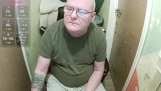 Snapshot of FriendlyDave chatting on 03-06-25, 08:30 FriendlyDave online show from 03-06-25, 08:30