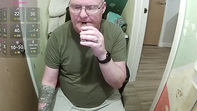 Snapshot of FriendlyDave chatting on 03-06-25, 07:32 FriendlyDave online show from 03-06-25, 07:32