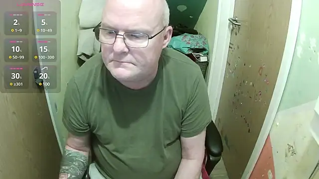 Snapshot of FriendlyDave chatting on 03-07-25, 05:49 FriendlyDave online show from 03-07-25, 05:49