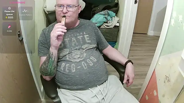 Snapshot of FriendlyDave chatting on 03-10-25, 06:56 FriendlyDave online show from 03-10-25, 06:56