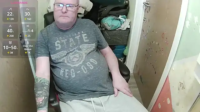 Snapshot of FriendlyDave chatting on 03-11-25, 04:40 FriendlyDave online show from 03-11-25, 04:40