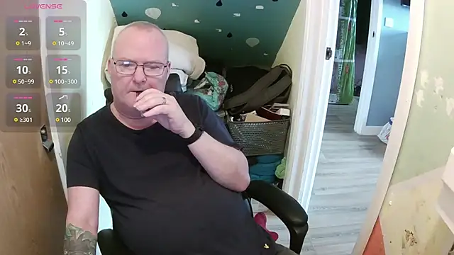 Snapshot of FriendlyDave chatting on 03-17-25, 09:01 FriendlyDave online show from 03-17-25, 09:01