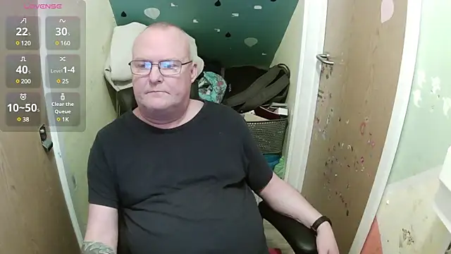 Snapshot of FriendlyDave chatting on 03-17-25, 05:49 FriendlyDave online show from 03-17-25, 05:49