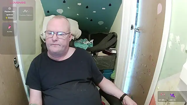 Snapshot of FriendlyDave chatting on 03-18-25, 08:58 FriendlyDave online show from 03-18-25, 08:58