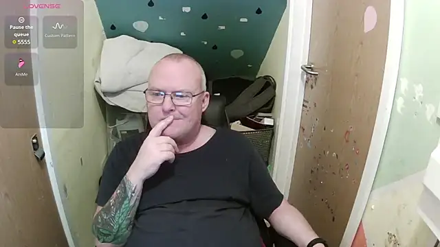 Snapshot of FriendlyDave chatting on 03-18-25, 06:48 FriendlyDave online show from 03-18-25, 06:48