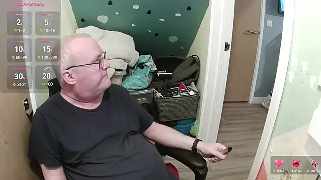 Snapshot of FriendlyDave chatting on 03-19-25, 06:55 FriendlyDave online show from 03-19-25, 06:55