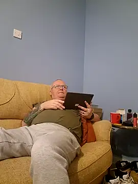 Snapshot of FriendlyDave chatting on 03-21-25, 10:17 FriendlyDave online show from 03-21-25, 10:17