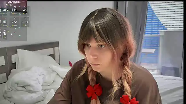 Snapshot of ShiroiFubuki chatting on 09-18-25, 01:46 ShiroiFubuki online show from 09-18-25, 01:46