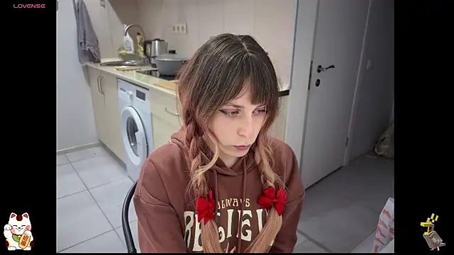 Snapshot of ShiroiFubuki chatting on 10-12-25, 06:29 ShiroiFubuki online show from 10-12-25, 06:29