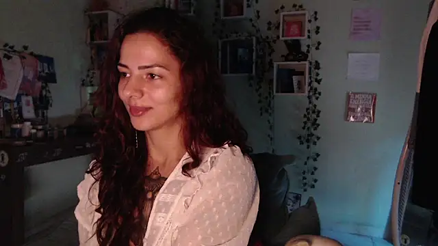 Snapshot of BeellyDance chatting on 02-25-26, 12:59 BeellyDance online show from 02-25-26, 12:59