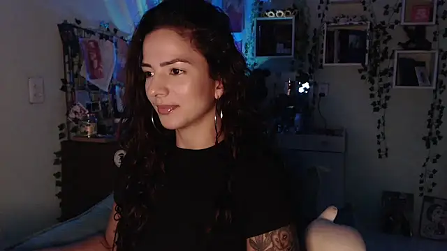 Snapshot of BeellyDance chatting on 03-06-26, 06:37 BeellyDance online show from 03-06-26, 06:37