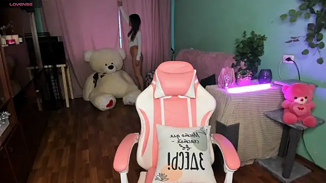 Queen baby online show from 10-21-25, 01:39