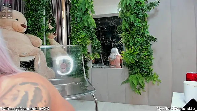 Snapshot of DiamondJo_ chatting on 01-28-25, 06:49 DiamondJo online show from 01-28-25, 06:49