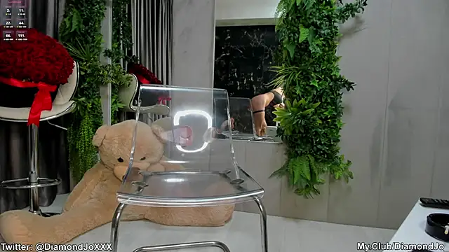 Snapshot of DiamondJo_ chatting on 02-22-25, 12:05 DiamondJo online show from 02-22-25, 12:05