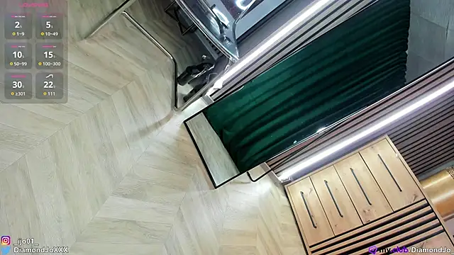 Snapshot of DiamondJo_ chatting on 10-10-25, 10:31 DiamondJo online show from 10-10-25, 10:31