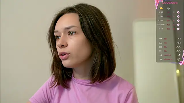 Snapshot of VivianLy_ chatting on 12-10-24, 11:00 VivianLy online show from 12-10-24, 11:00