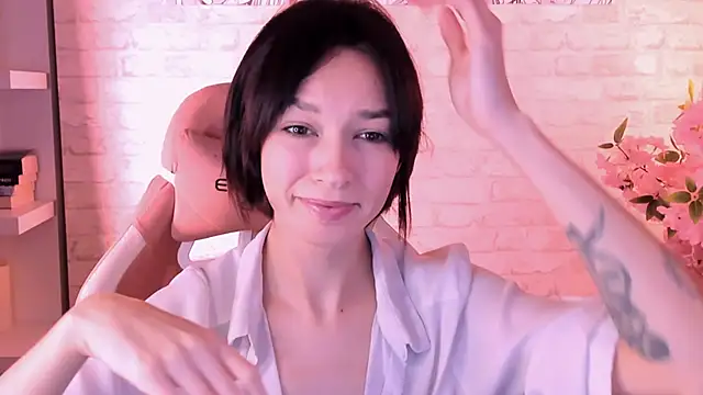 VivianLy  online show from 01-10-26, 11:01