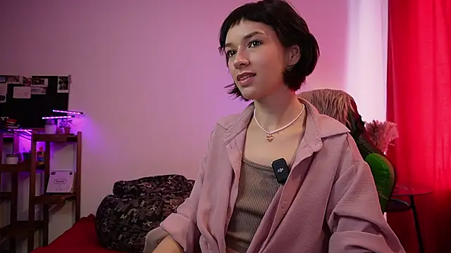 VivianLy  online show from 02-15-26, 10:47