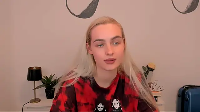 Snapshot of OliviaKisss chatting on 10-03-25, 08:28 OliviaKisss online show from 10-03-25, 08:28