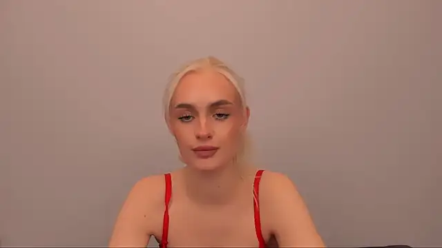 Snapshot of OliviaKisss chatting on 12-17-25, 07:20 OliviaKisss online show from 12-17-25, 07:20