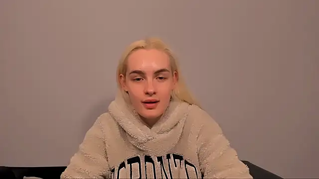 Snapshot of OliviaKisss chatting on 03-26-26, 08:14 OliviaKisss online show from 03-26-26, 08:14