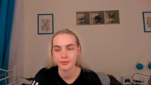 Snapshot of OliviaKisss chatting on 04-16-26, 06:09 OliviaKisss online show from 04-16-26, 06:09