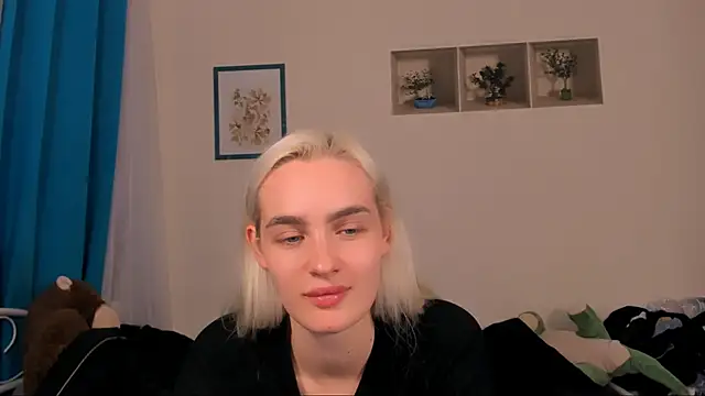 Snapshot of OliviaKisss chatting on 06-16-26, 08:55 OliviaKisss online show from 06-16-26, 08:55