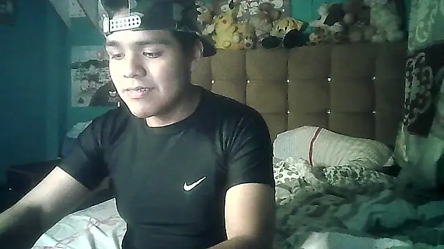 Snapshot of Valesh20 chatting on 11-01-25, 04:14 Valesh20 online show from 11-01-25, 04:14