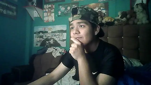 Snapshot of Valesh20 chatting on 11-18-25, 01:11 Valesh20 online show from 11-18-25, 01:11