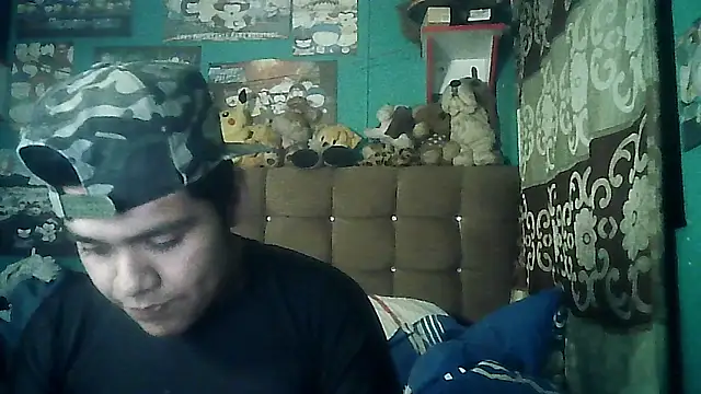 Snapshot of Valesh20 chatting on 11-22-25, 02:32 Valesh20 online show from 11-22-25, 02:32