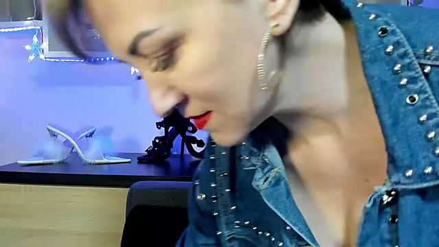 Snapshot of feliziaDesire chatting on 01-21-25, 02:05 feliziaDesire online show from 01-21-25, 02:05