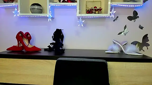 Snapshot of feliziaDesire chatting on 02-15-25, 10:11 feliziaDesire online show from 02-15-25, 10:11