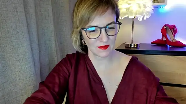 Snapshot of feliziaDesire chatting on 10-22-25, 12:49 feliziaDesire online show from 10-22-25, 12:49