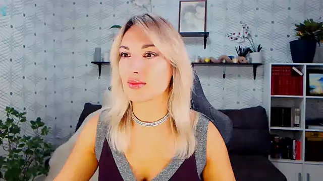 MillaXQueen online show from 11-04-25, 01:54